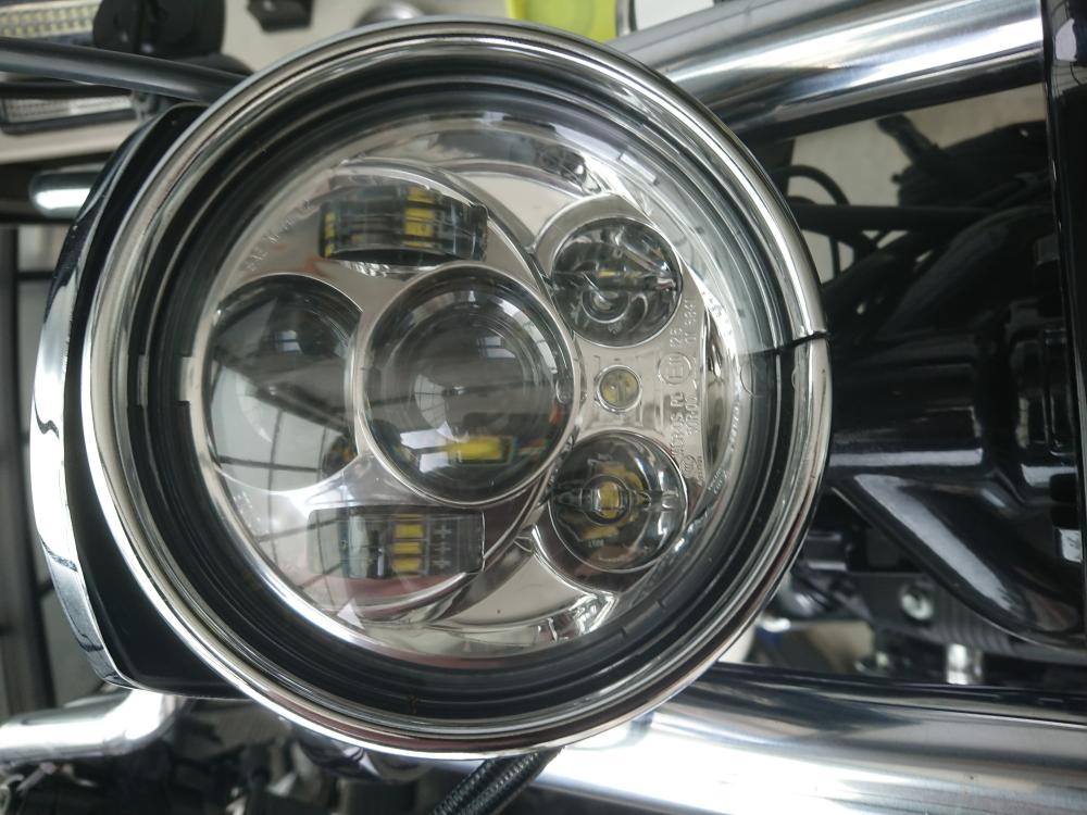 5-3/4インチ・デーメーカーLEDヘッドライト - Harley Davidson 